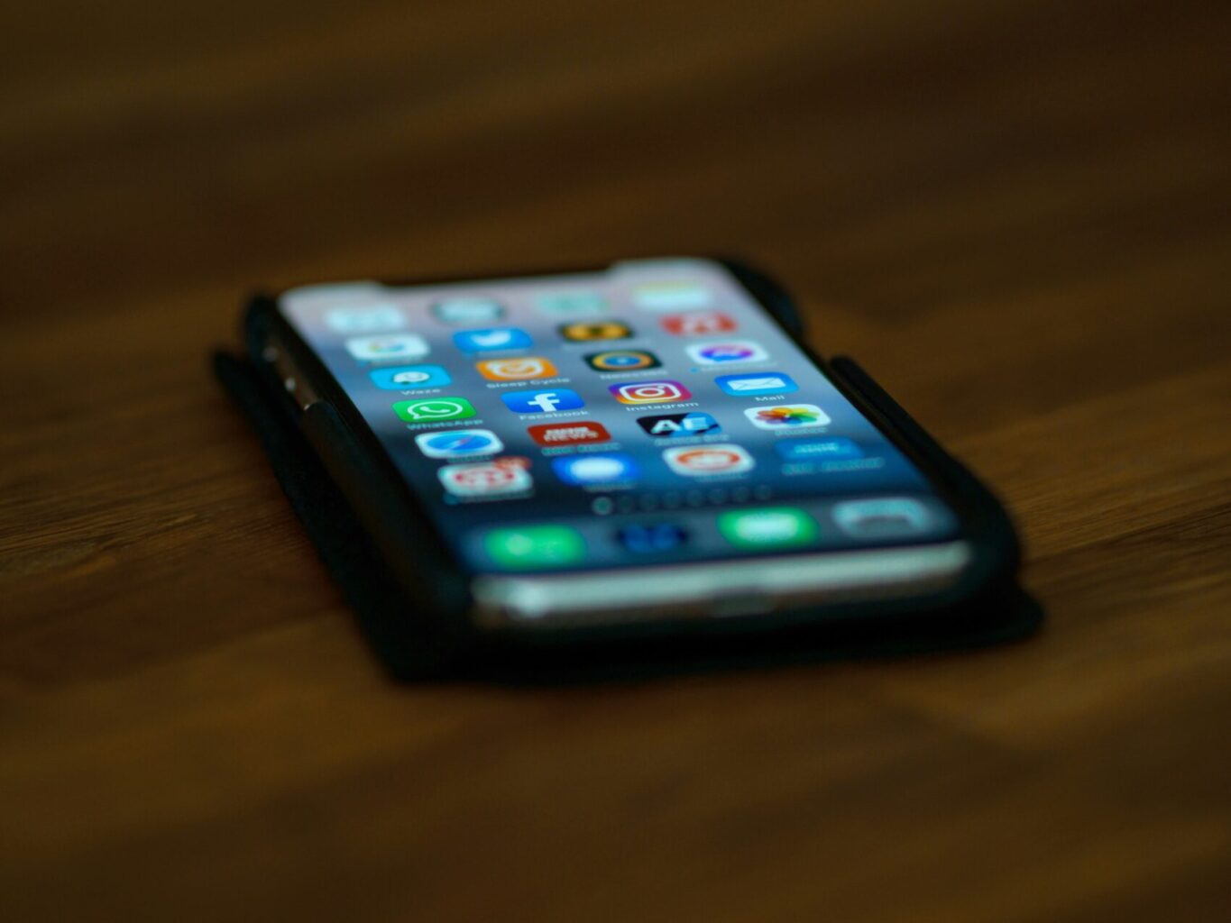 mobile phone turning on showing apps with no notifications promoting more productivity